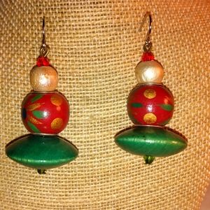 Wooden earrings. E91